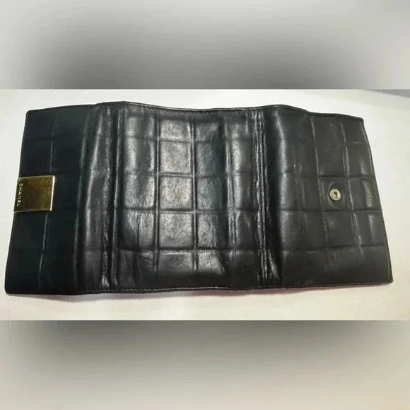 Chanel chocolate bar wallet - Picture 4 of 5